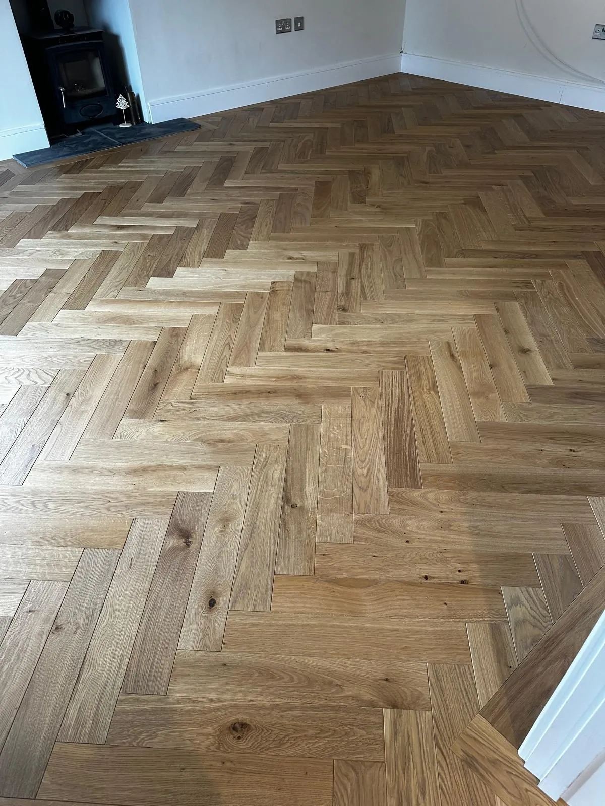 Supplied natural herringbone oak flooring in a living room | Northfold Flooring